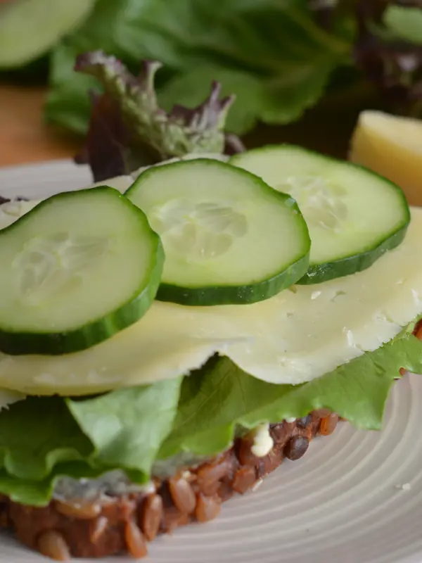 Smorgas Med Sallad, Ost Och Gurka