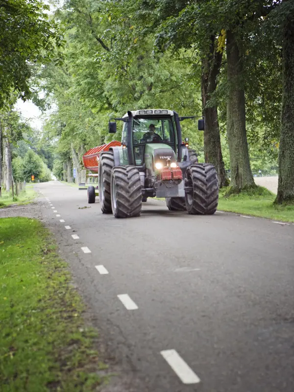 Traktor Pa Vag